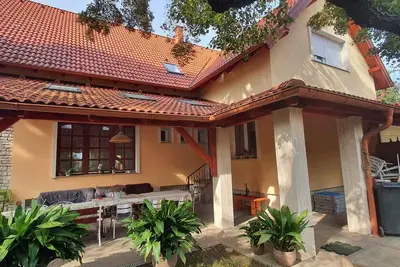 Image de Appartement de vacances rénové avec WiFi et lave-vaisselle