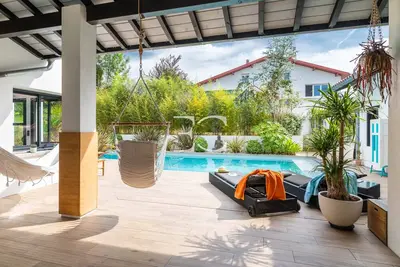 Image de Easy Clés - Villa 5 chambres piscine + A\/C