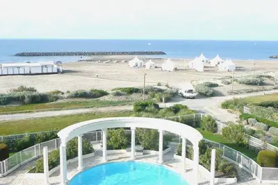 Image de Enjoy the beach just below the residence. Sea as far as the eye can see