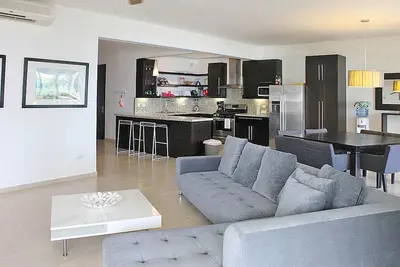 Image de 2bd beachfront condo, great sea views, ground floor, family-friendly resort