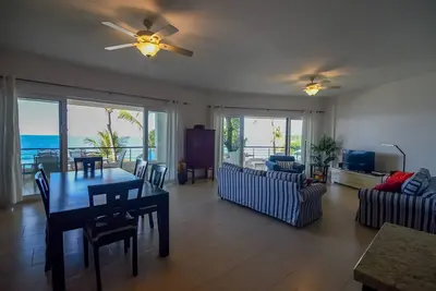 Image de Full beachfront 2bd with direct ocean views, in luxury resort near everything
