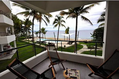 Image de Luxry Beachfront Condo with great sea views, near shops and restaurants