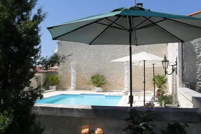Image de Relais Et Parc Seculaires, Piscine, près des Iles