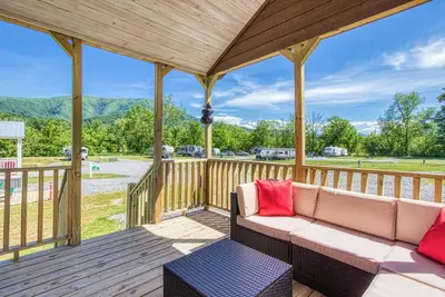 Image de Tiny Home Living in Hillbilly Bear