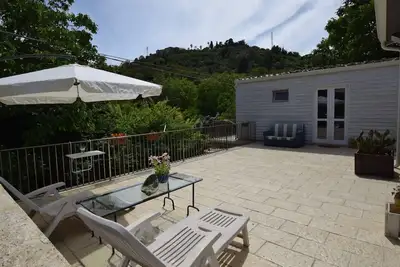 Image de \"The Cottage\" by Irminio Garden immersed in the typical countryside of Ragusa Ibla.