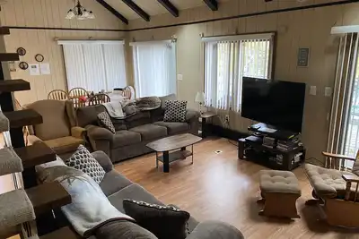 Image de Spacious Hideout Chalet w/gameroom, close to amenities