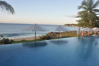 Image de Top-floor Apt. in luxury beachfront resort, walking distance to all amenities