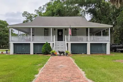Image de Historic  \"Cannon Ball\" House Close to Cumberland ferry and historic down town.