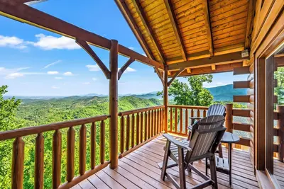 Image de Family-fun cabin! Amazing Views -Game Room w\/Pool table, Foosball, New Arcades!