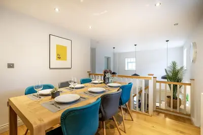 One Clementhorpe Maltings - sleeps 8 guests  in 3 bedrooms