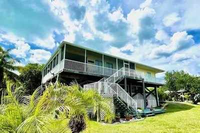 Image de Almost Heaven:  Gulf views, outdoor living, just steps to the beach!