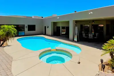 Image de 78'Boat/Rv Garage, Pool, Spa, Casita, Lake Views, Near Marina, 4Bedroom, 3Bath