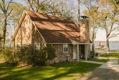 Image de Sunrise Shores - Waterfront Cottage sleeps 8.