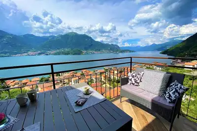 Image de New Apartment Near Bellagio! Balcony Garden, & Stunning View! Smeraldo