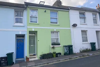 Image de Lovely traditional sea side family home in great condition.