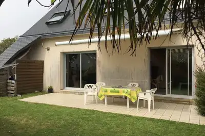 Image de Calme, à 50m de la mer et de la plage, port de Saint-Jacques.