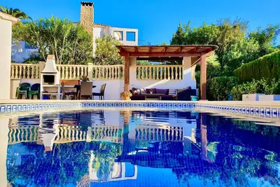 Image de Attractive villa for rent in Moraira with spacious terrace and wide view.