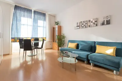 Image de Bright apartment for 4 people with subway station on the doorstep