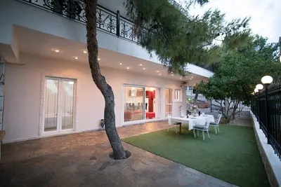 Image de Aias summer house