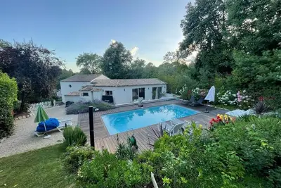 Image de Villa climatisée au calme absolu, piscine privée, trampoline, ping-pong