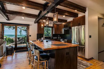 Image de Next to Big Cedar-Walk to activities-Lake View-Hot Tub-Sleek High End Decor-Free Attraction Tickets