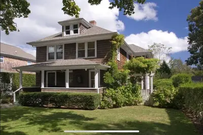 Image de Beautiful home & backyard oasis in Southampton Village-Walk to town/Jitney/beach