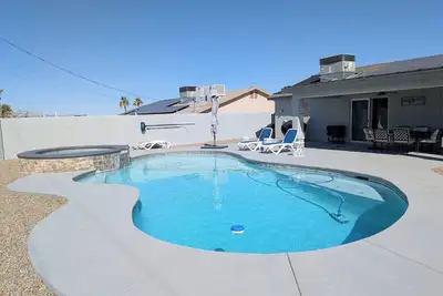 Image de Fall Discount! Enjoy the private pool/spa under the stars. Many amenities!