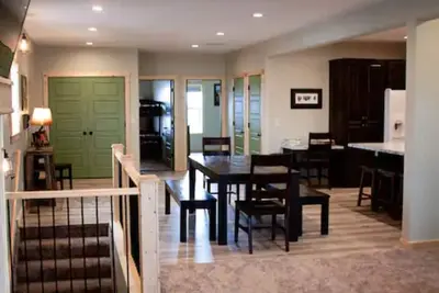 Image de Main Street apt. with theater room near West Yellowstone and the Tetons