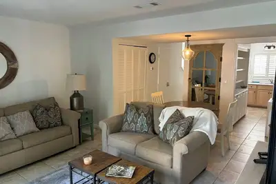 Image de Charming Condo steps to Village