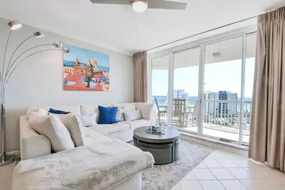 Image de Modern Beachfront Condo w/ Onsite Spa & Dining in Destin! 🌊🐚🌴