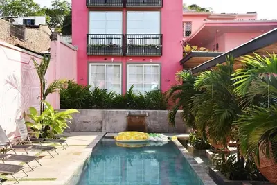 Image de Exotic getaway with this exquisite apartment with city and pool view