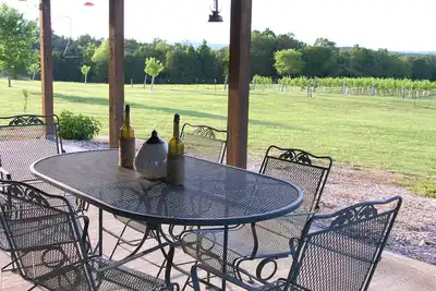 Image de Cozy guest house at Cedar Ridge Ranch & Vineyard- close to Bull Shoals Lake