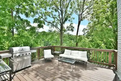 Image de South Side House w/ Parking, Outdoor Space & Fire Pit!