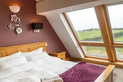 Image de Primrose Cottage - 2 Bed cottage with Hot Tub, walk to the beach.
