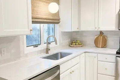 Image de Updated Golf Front Home on Course #5! Minutes from Village and Harness Track!