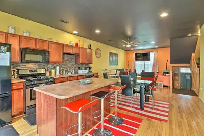 Image de Urban Escape w/ Patio - 2 Mi to Downtown Detroit!