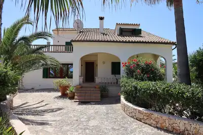 Image de Strandnahe Villa in Ruhiger Lage mit Pool & A/C
