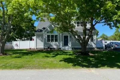 Image de Brand new immaculate cape style beach house