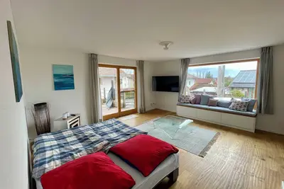 Image de Chiemsee Living - Großzügige, Moderne Ferienwohnung in Seenähe