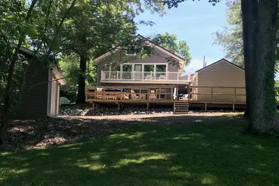 Image de Lake house in Pirate's Cove Pet friendly with large outdoor entertainment area