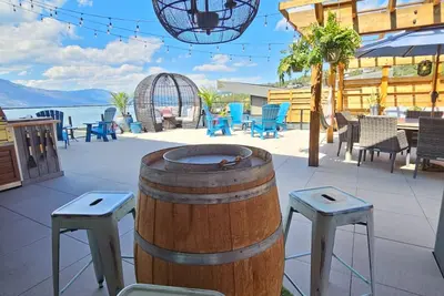 Image de Luxurious Legal Licensed Penthouse Oasis @ Okanagan Lake\nLICENSED 4084946