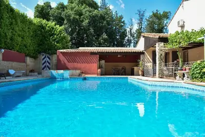Image de Maison avec piscine et jardin privés, proche Pont-du-Gard