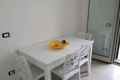 Ground floor house with sea view beach access
