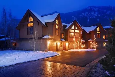 Image de Rare 5 Chambre New Luxury Home environs de River Run Lodge