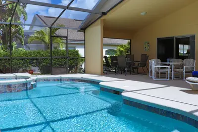 Image de Lovely 4 bedroom villa sleeps 8. Sunny Private pool.