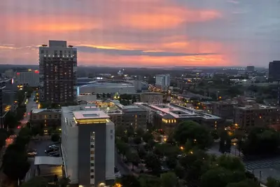 Image de Conveniently Located Downtown Apartment