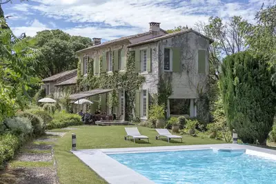 Image de Mas de charme 18ème et jardin d'exception près de Saint Rémy de Provence