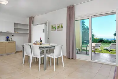 Image de Appartement de vacances \"Villa Marconi 5\" avec vue sur la mer, terrasse couverte et grand jardin