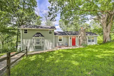 Image de ‘Our Lakeside Retreat’ w/ Deck on Lake Herrington!