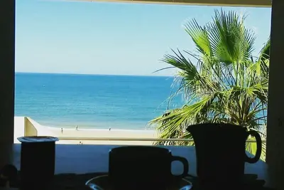 Image de Exceptional house on the First line of the beach